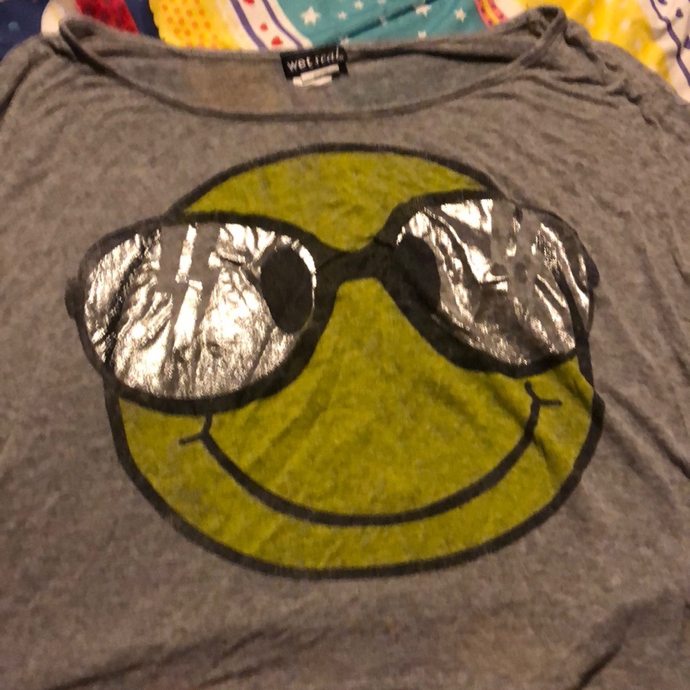 Wet seal size large crop smiley shirt - Picture 2 of 3